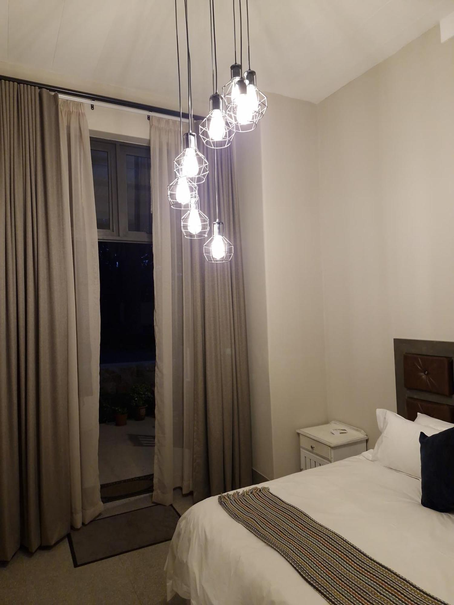 Le Chateau Guest House And Conference Centre 켐턴파크 외부 사진