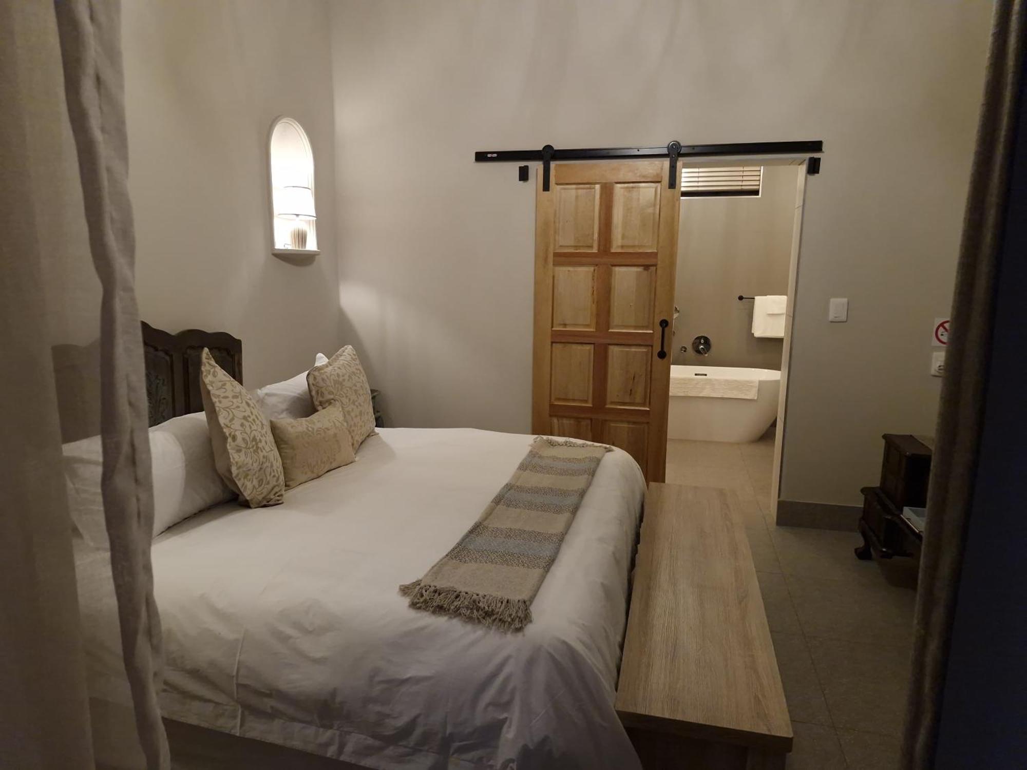 Le Chateau Guest House And Conference Centre 켐턴파크 외부 사진