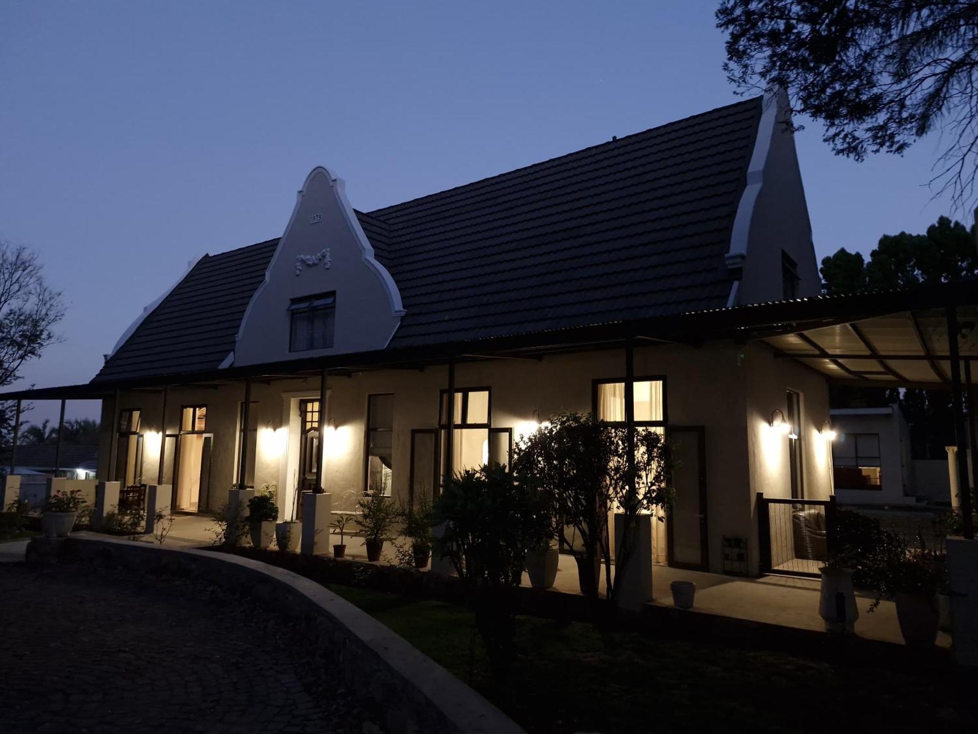 Le Chateau Guest House And Conference Centre 켐턴파크 외부 사진