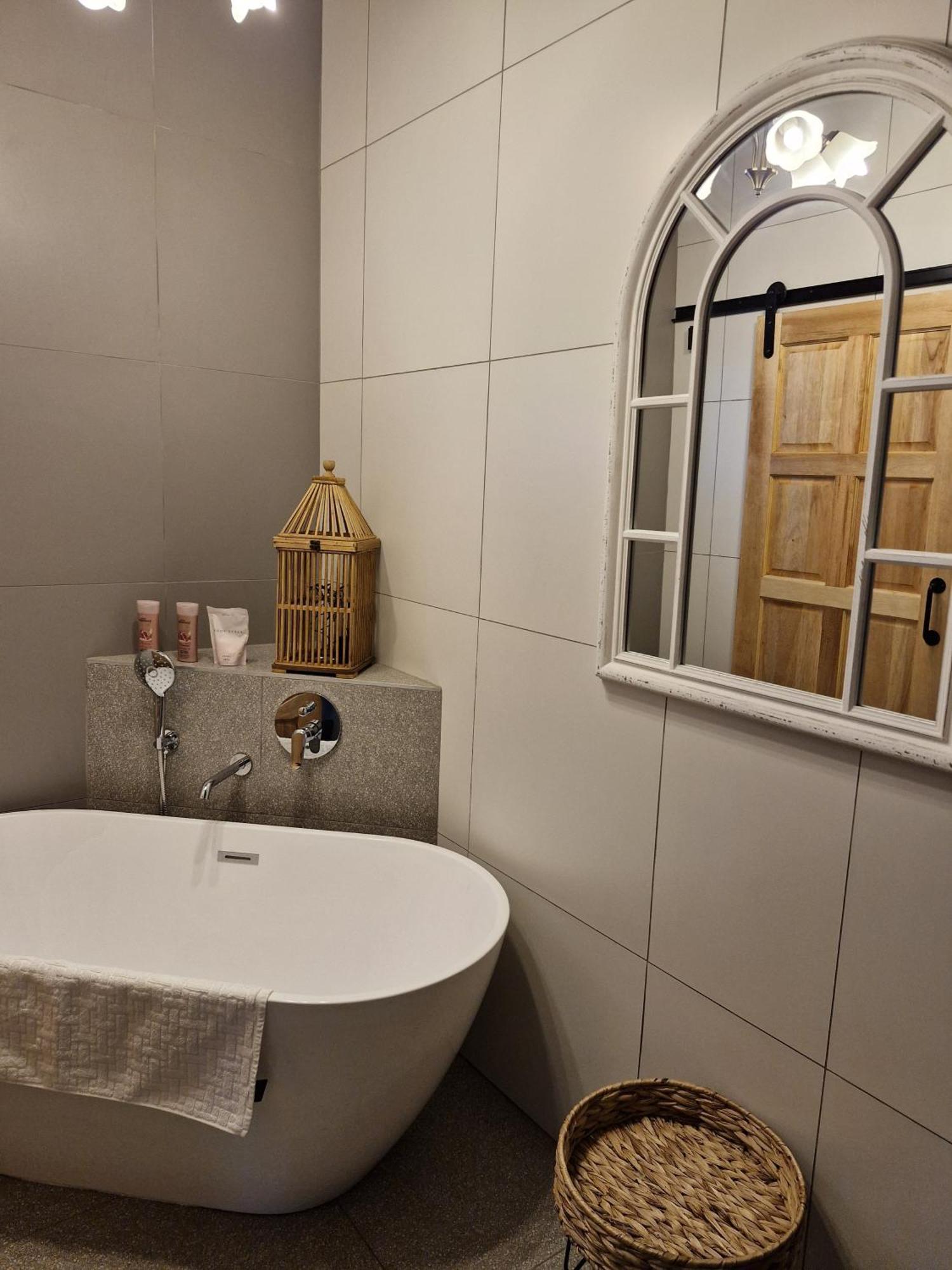 Le Chateau Guest House And Conference Centre 켐턴파크 외부 사진