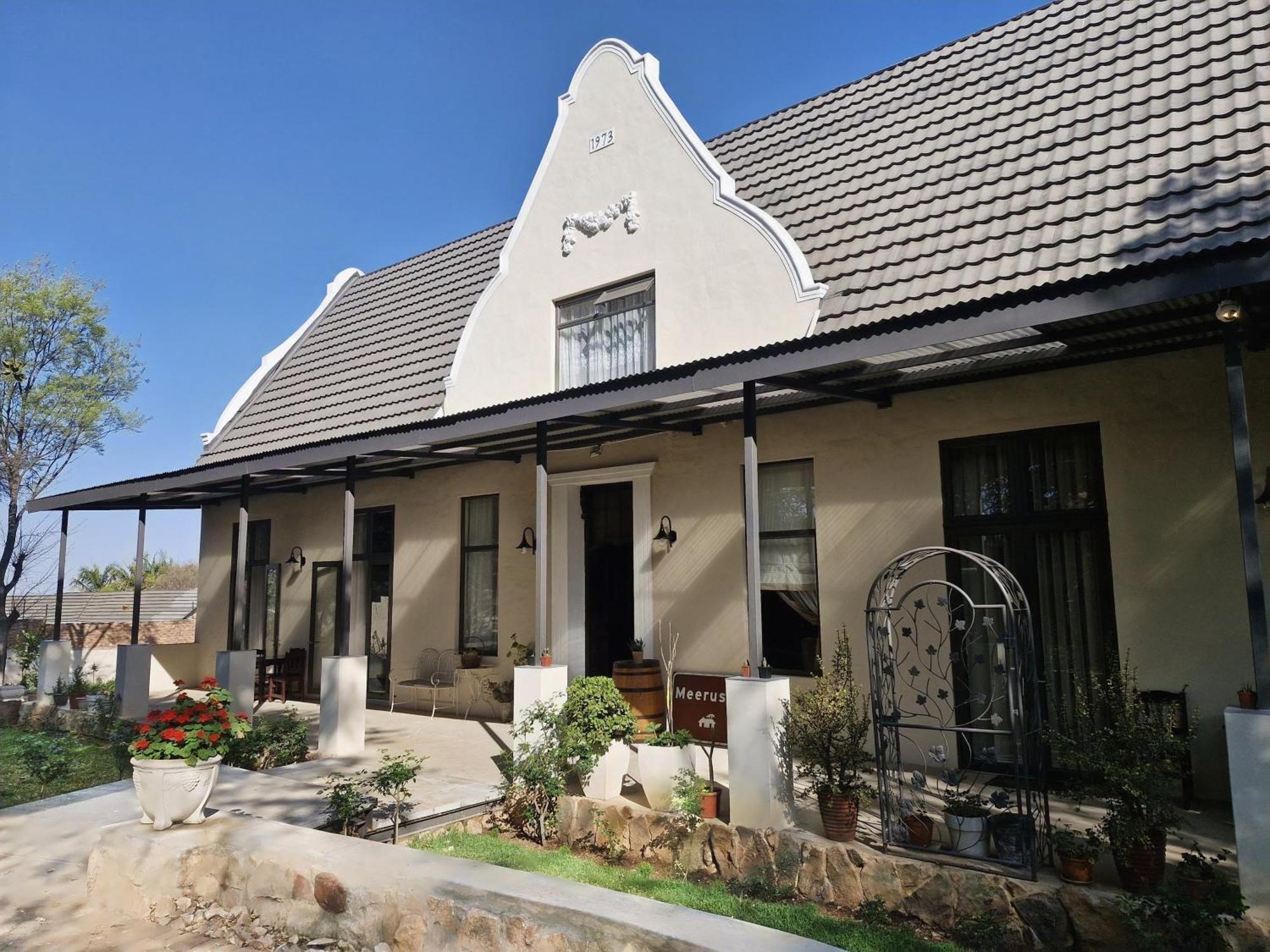 Le Chateau Guest House And Conference Centre 켐턴파크 외부 사진