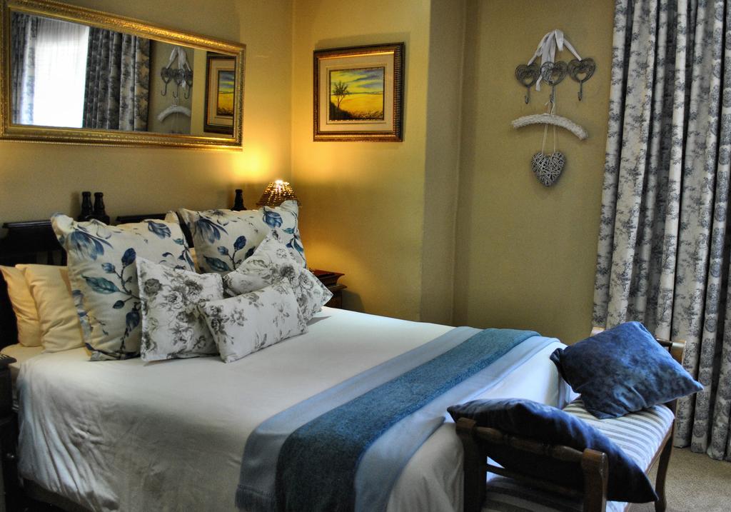 Le Chateau Guest House And Conference Centre 켐턴파크 외부 사진