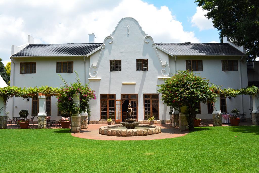 Le Chateau Guest House And Conference Centre 켐턴파크 외부 사진