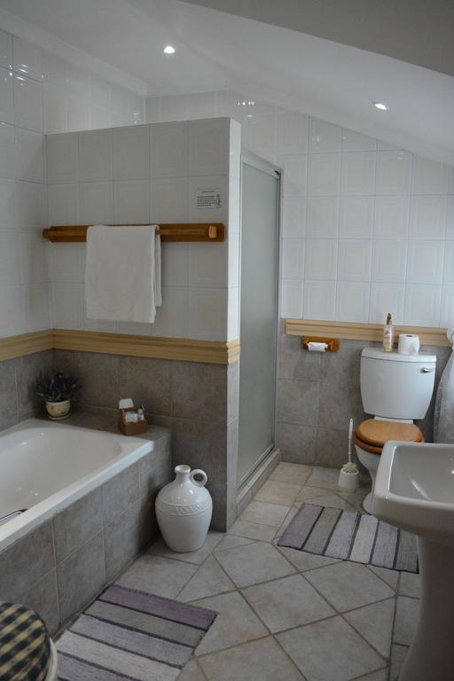 Le Chateau Guest House And Conference Centre 켐턴파크 외부 사진
