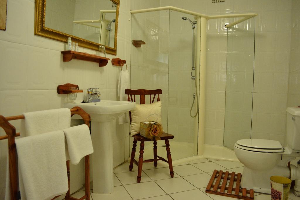 Le Chateau Guest House And Conference Centre 켐턴파크 외부 사진