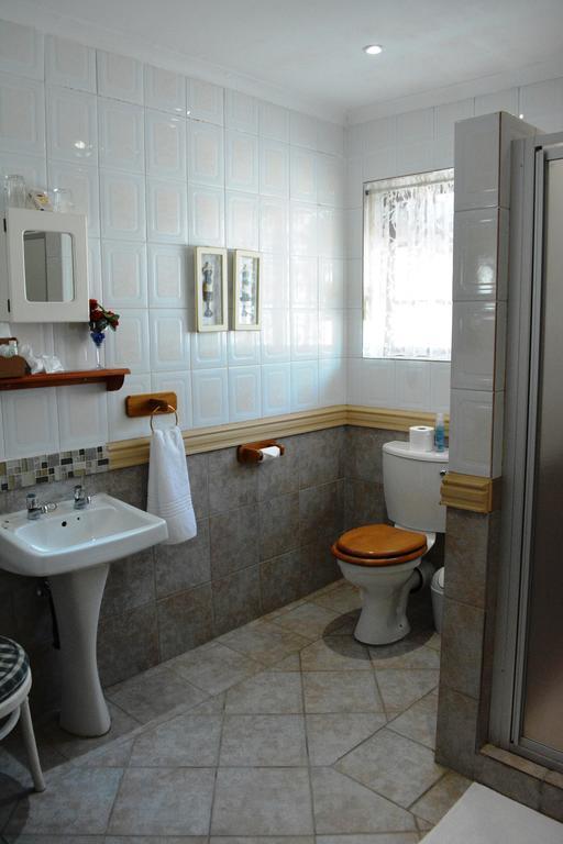 Le Chateau Guest House And Conference Centre 켐턴파크 외부 사진